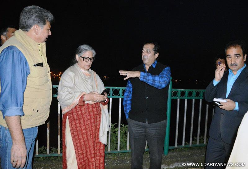 Div Com visits Srinagar during evening