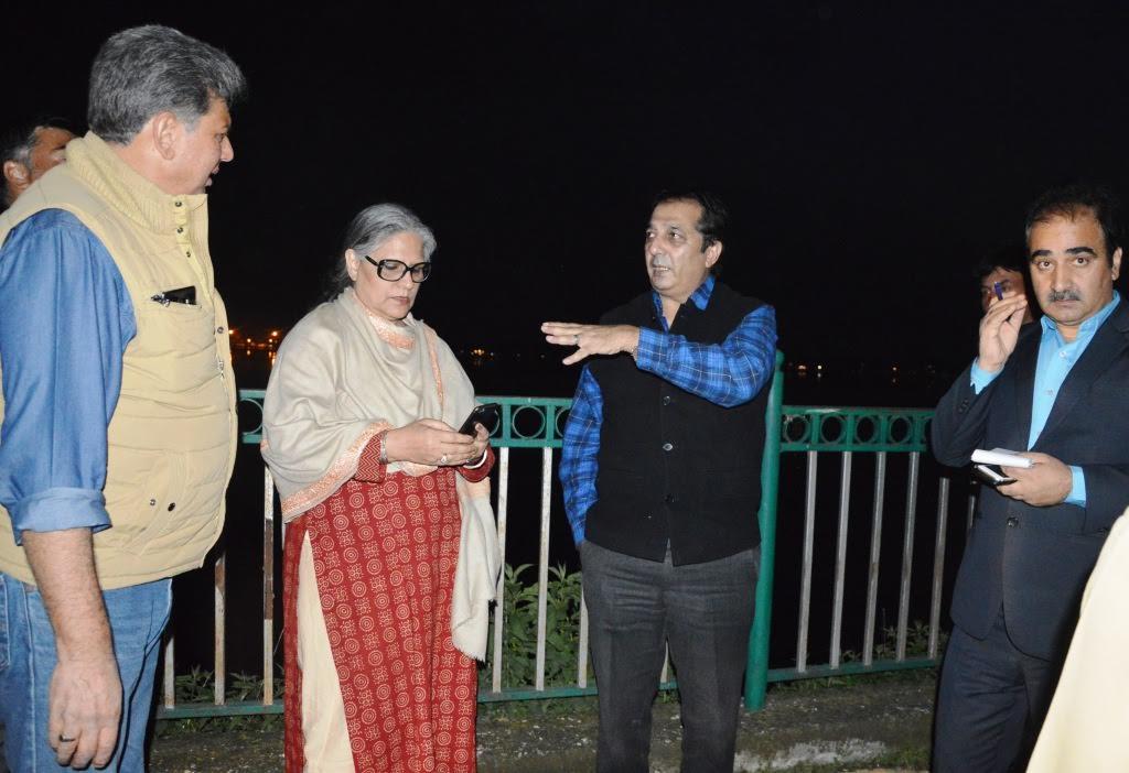Div Com visits Srinagar during evening