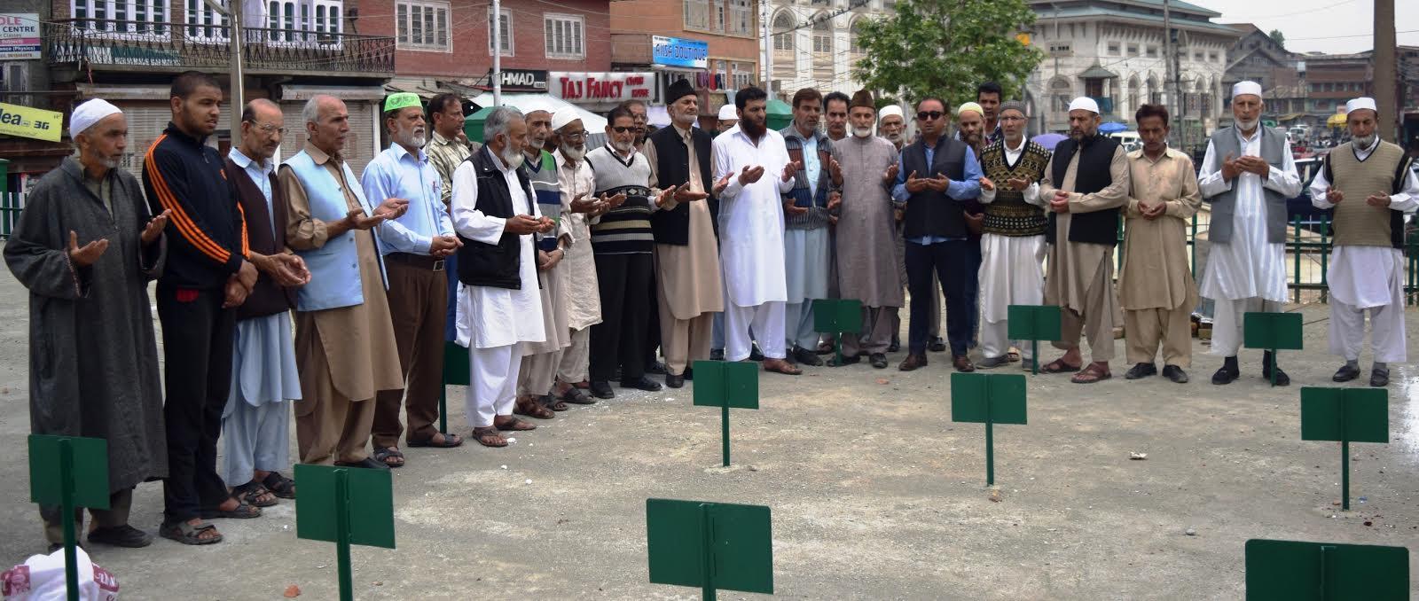 Banning TV channels, social media fascist approach: Mirwaiz