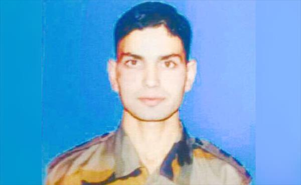 Army officer who was on leave killed in Shopian