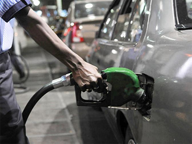 Kupwara car owners allege cheating by patrol pumps