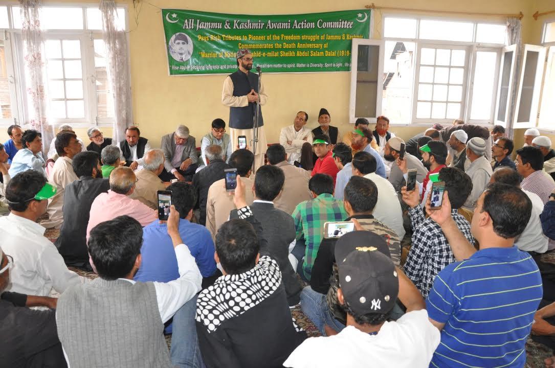 Mirwaiz pays tributes to Abdul Salaam Dalal