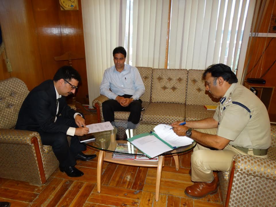 Munir Khan takes over as IGP Kashmir