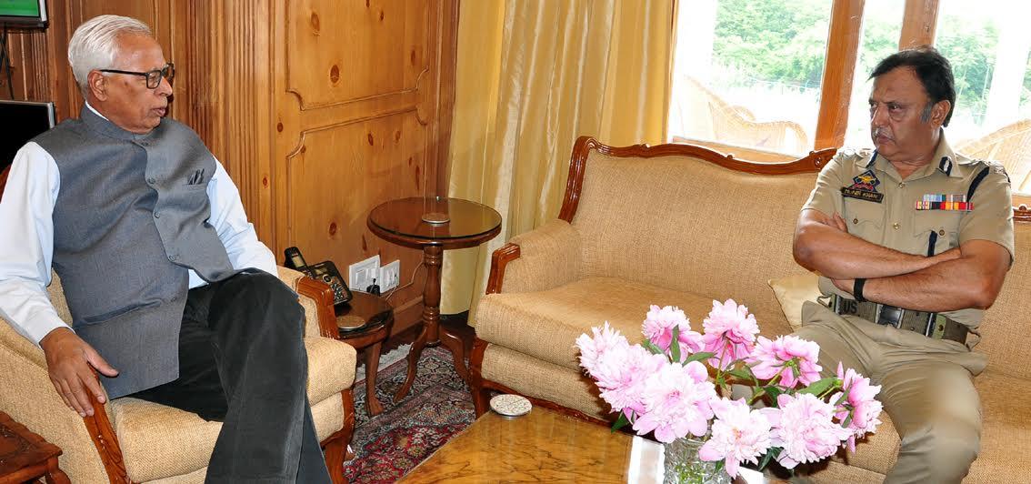 IGP Kashmir briefs Governor