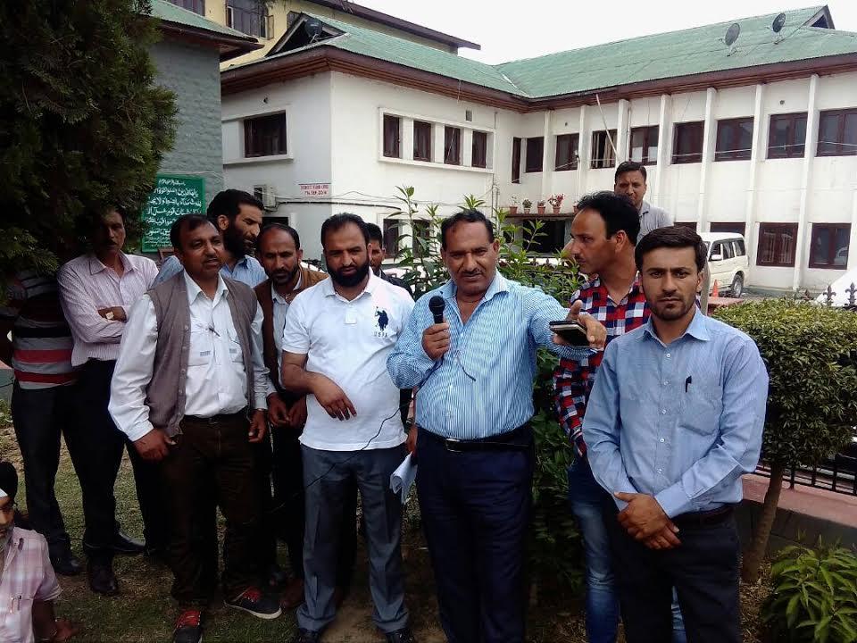 Non gazetted employees protest for their demands
