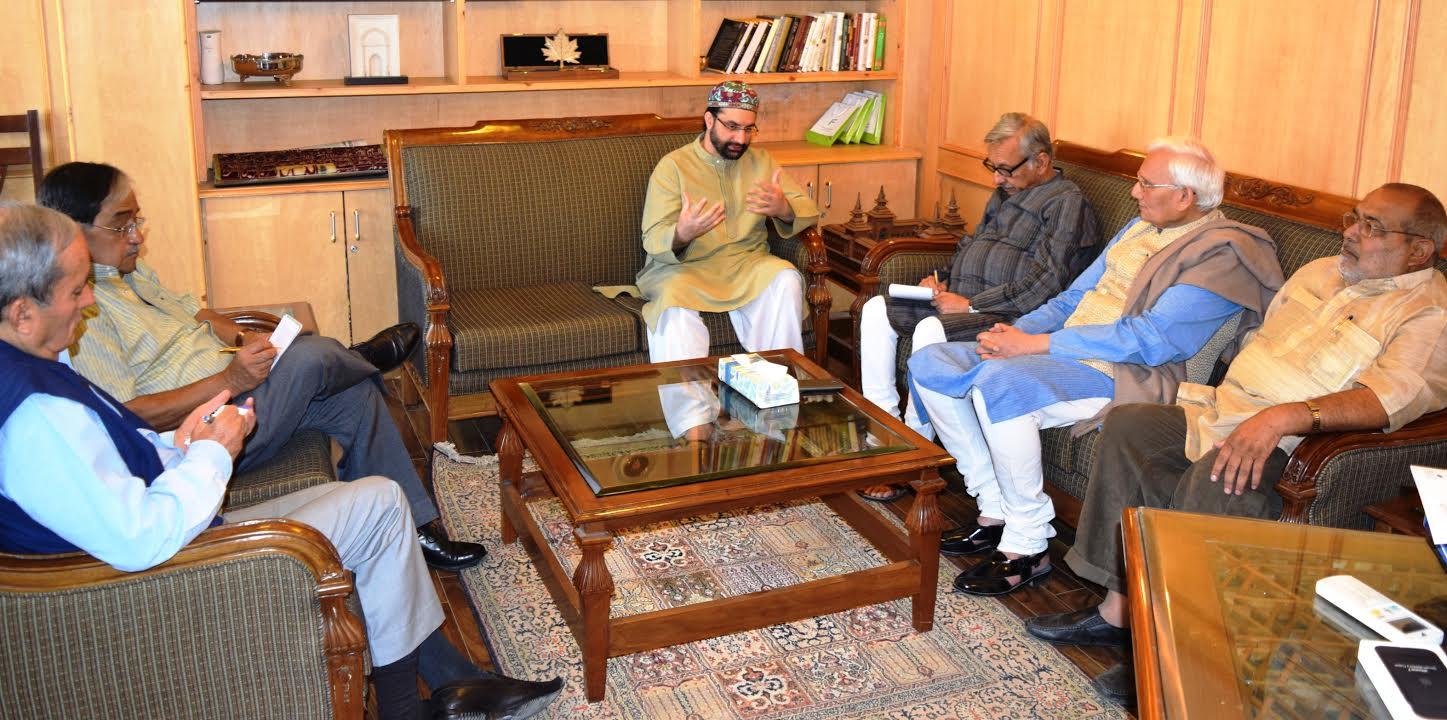 Aiyer-led CPP delegation calls on Mirwaiz