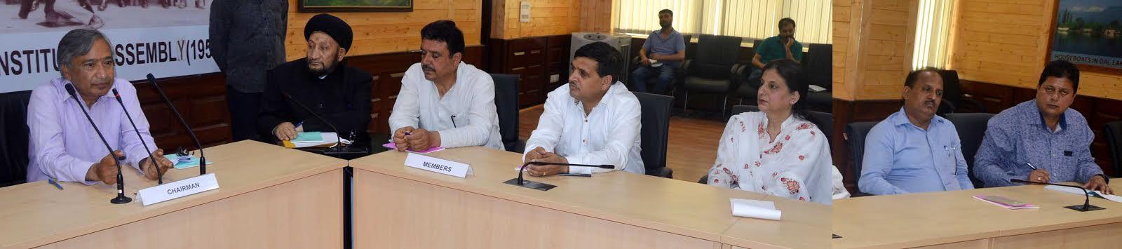 Tarigami chairs Environment Committee meeting