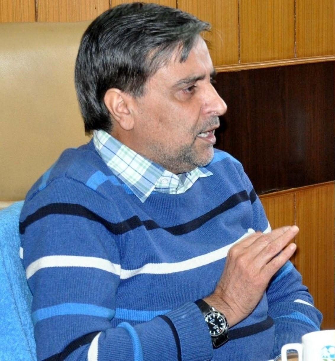Irrigation department fail to provide irrigation facilities to farmers in Kangan: Mian Altaf