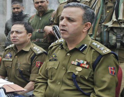 Unidentified militant seen at Sabzar’s funeral surrenders before Handwara Police, 21 RR: Police