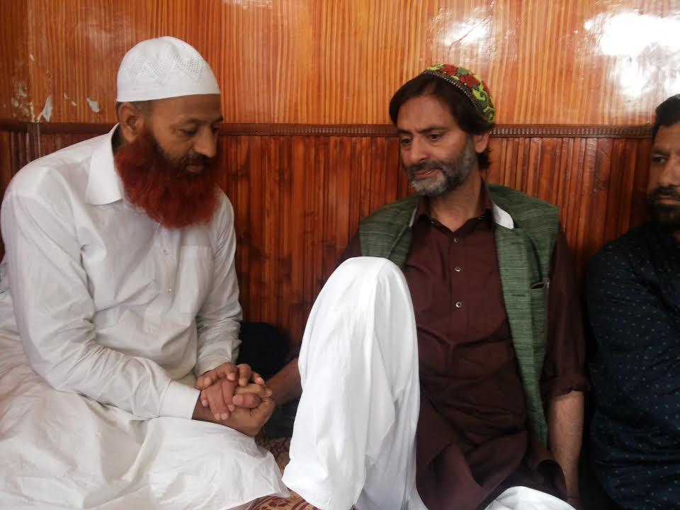 Malik visits Tappar Pattan; meets Gulzar Wani
