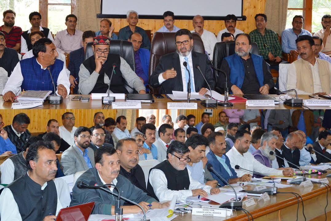 Altaf Bukhari reviews implementation of Baramulla DDB decisions