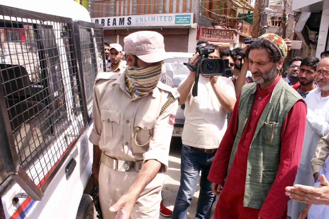 Malik arrested ahead of meeting