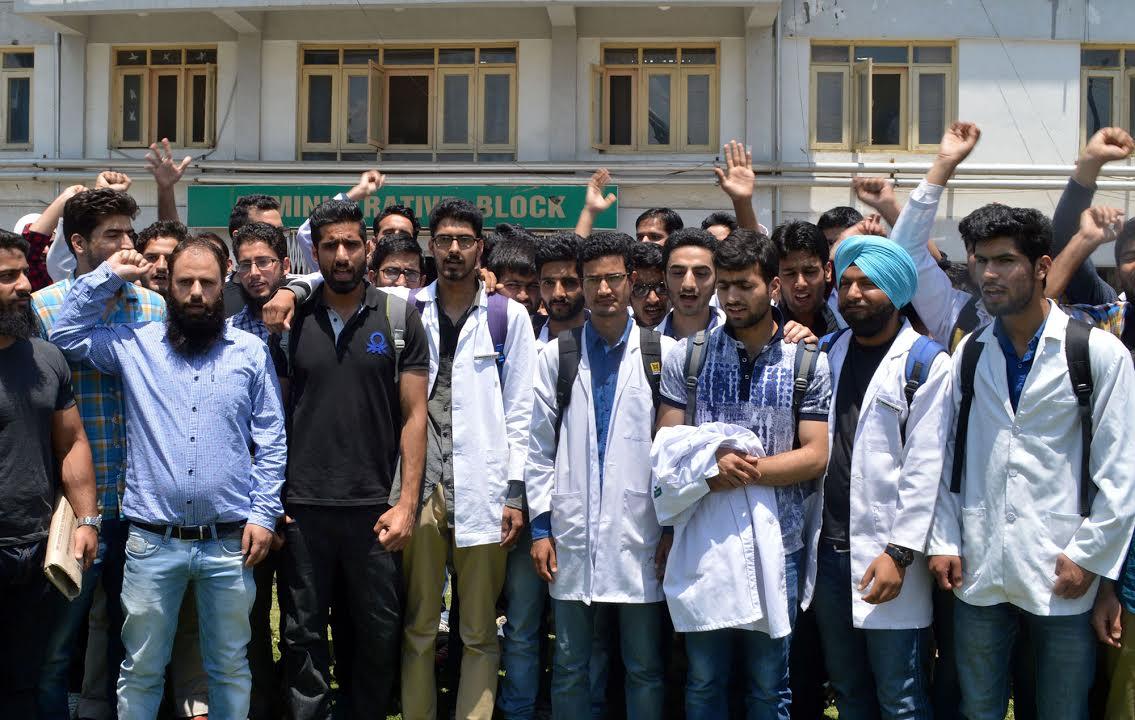 Medicos protest at GMC against ‘thrashing of cop’