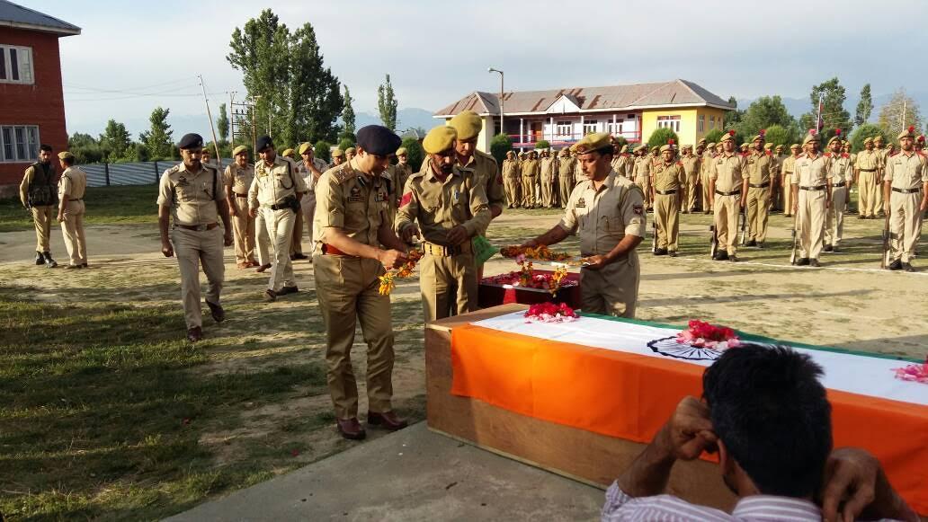 Wreath laying ceremony held at DPL Kulgam