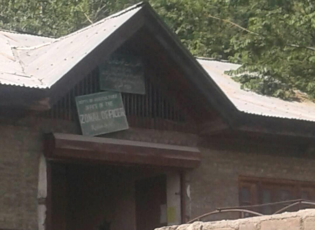 Qalamabad farmers complain against Agri Deptt