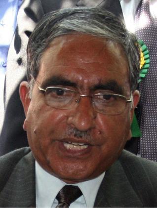 G H Mir visits slain cops residence