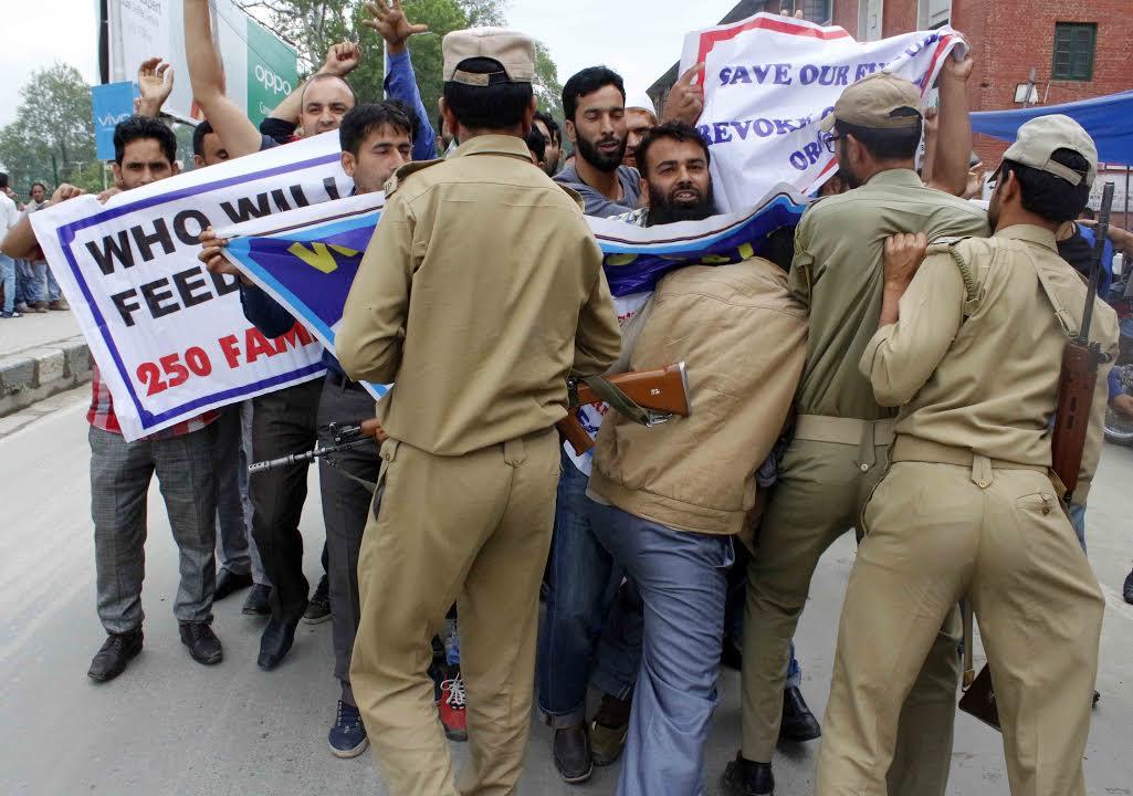 Wireless operators protest against Govt