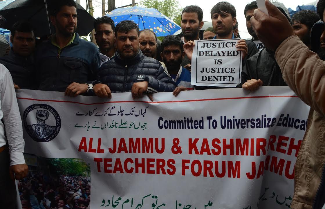 ReT’s protest against delay in salaries