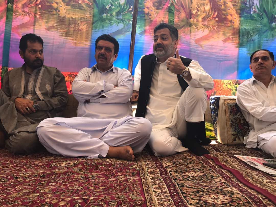 Ansari visits Ab Majeed’s Jagarpora Handwara residence