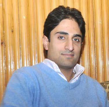 Junaid Mattu visits slain DySP Ayoub Pandit’s family