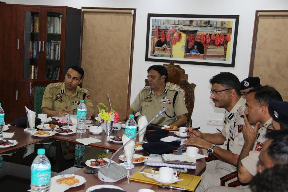 IGP Kashmir chairs security review meet for Yatra at Pahalgam