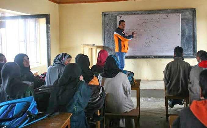 Govt reiterates ban on private tuitions by college teachers
