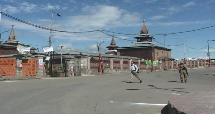 Mirwaiz placed under house detention