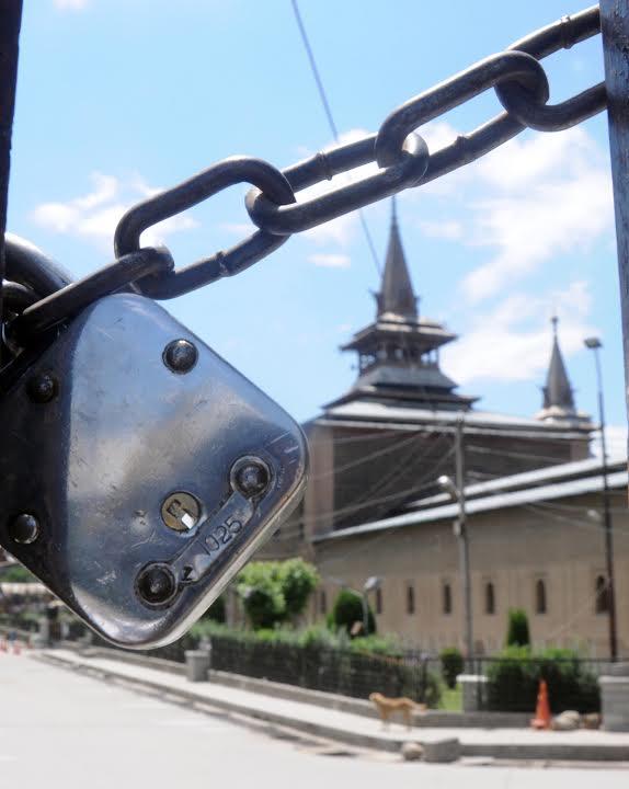 Hurriyat (M) condemns continuous house detention of Mirwaiz