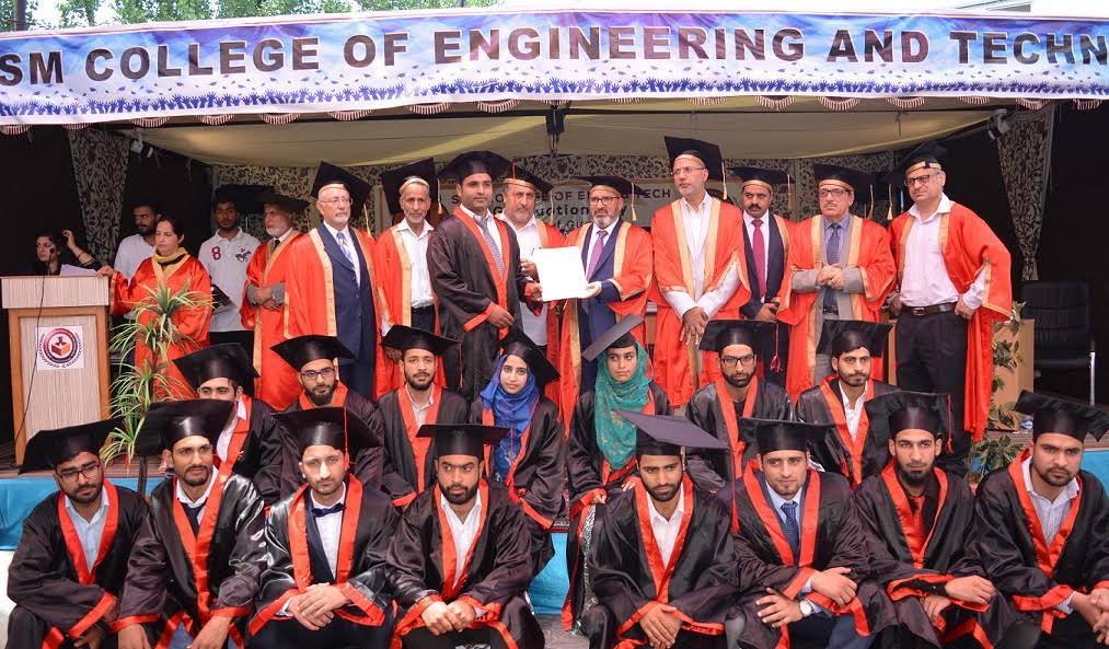 Altaf Bukhari attends Convocation of SSM College