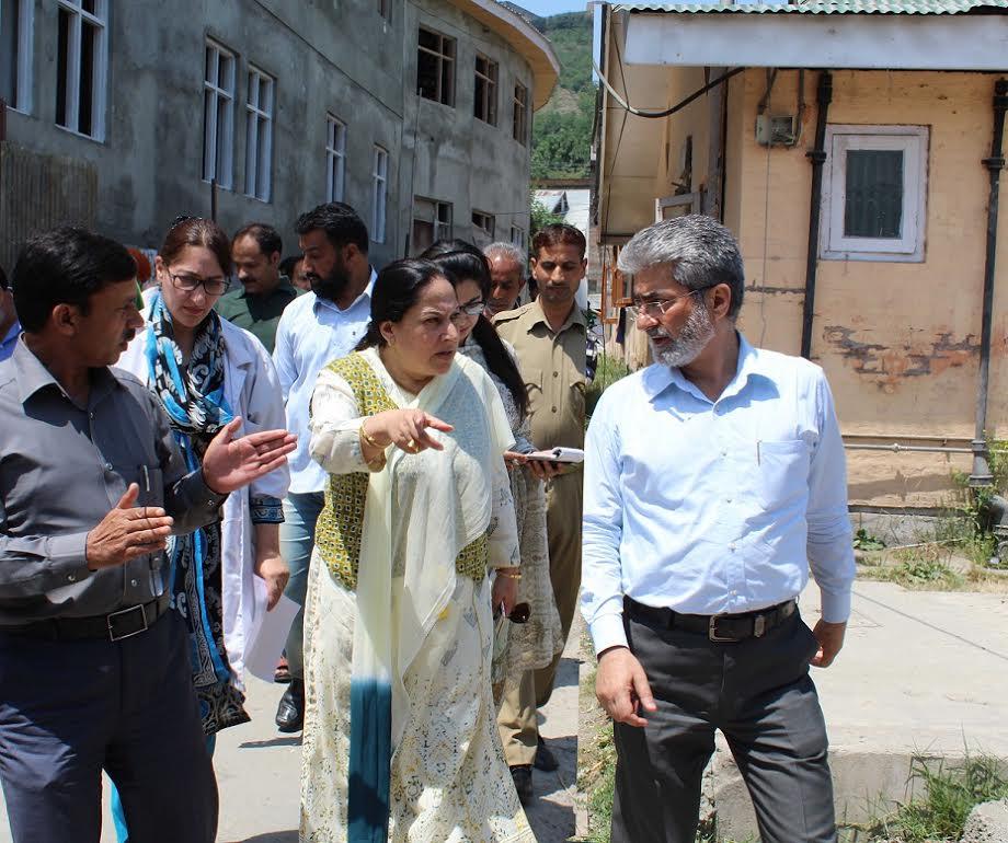 Asiea reviews functioning of Psychiatric hospital Srinagar