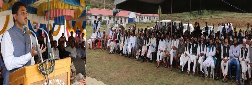 DC Kupwara conducts Public Contact Programme at Nutnoosa