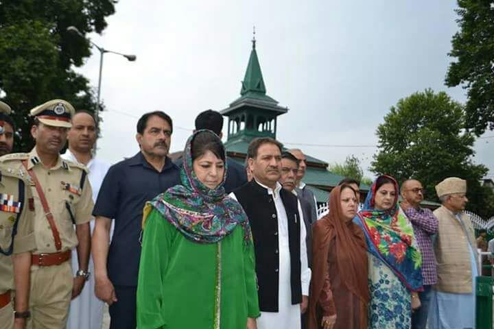 CM, Dr Farooq, Mir pay floral tributes at martyrs graveyard