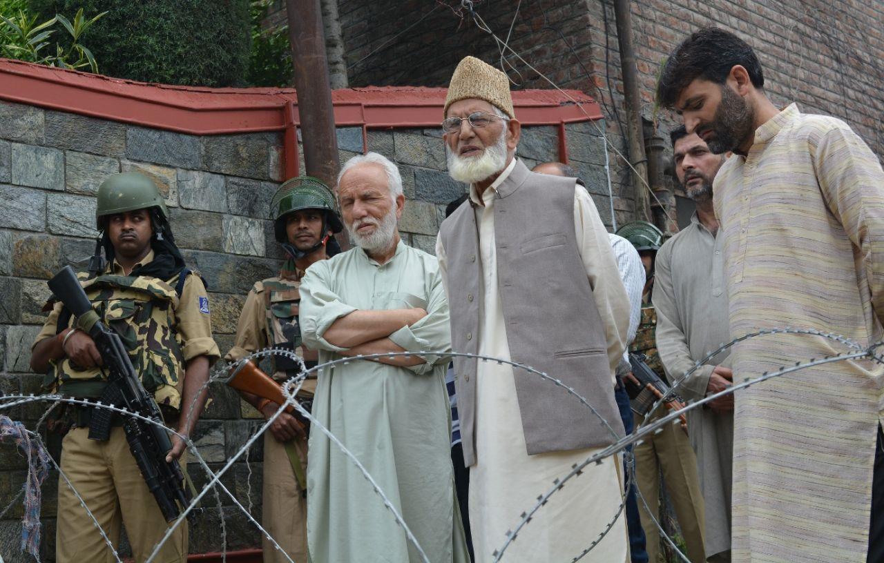 Geelani condoles Mirwaiz over his uncle’s death