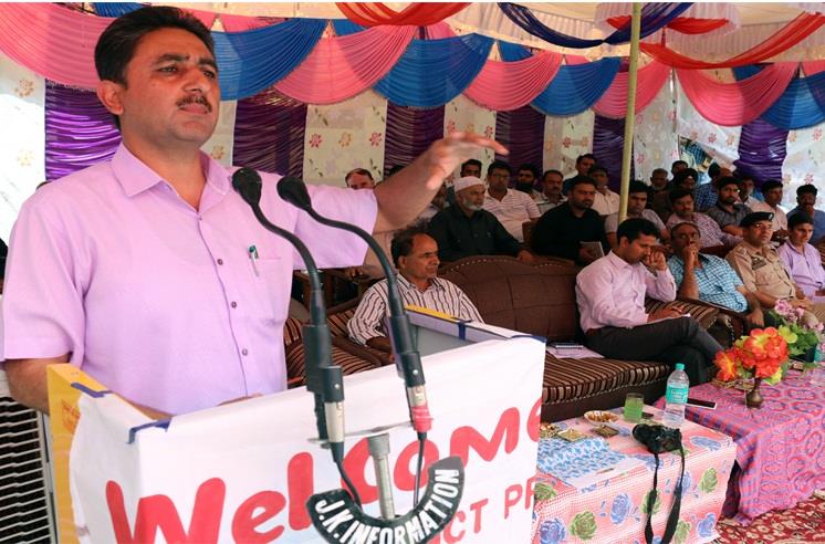 DC Kupwara conducts public contact programme at Qalamabad