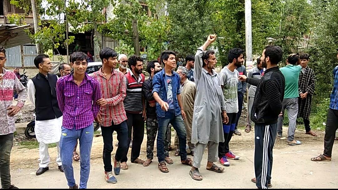 Kulgam residents protest against SFC