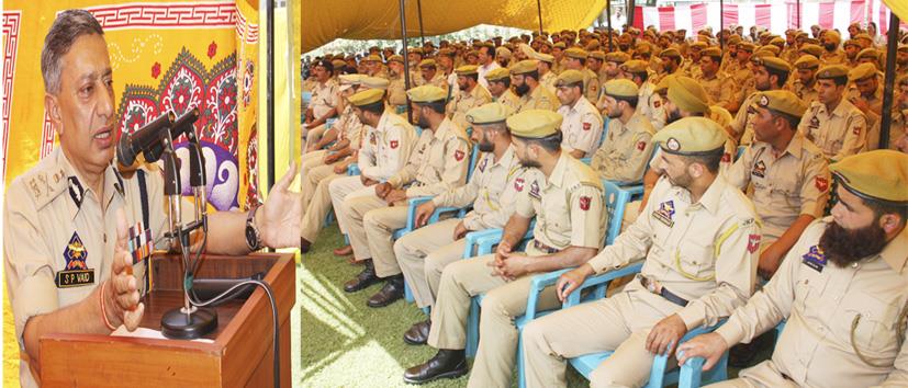 DGP visits Baramulla to reward Jawans, officers for their contribution
