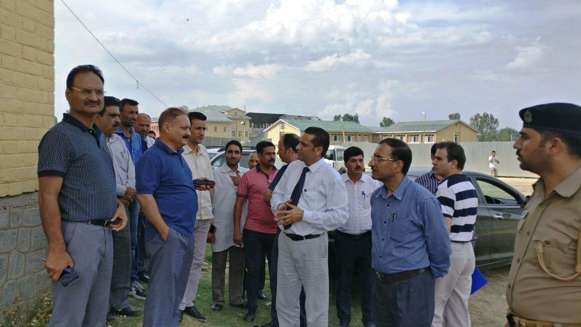 Dr Pawan Kotwal visits District Hospital Baramulla