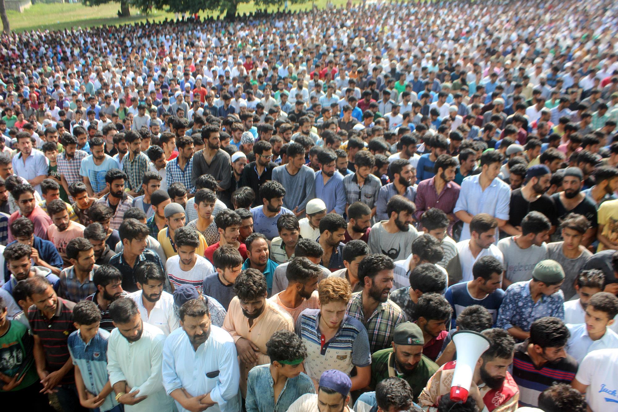DFP pays tributes to slain militant, civilian