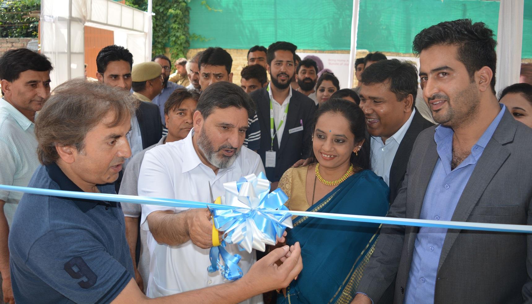 Govt keen to improve healthcare facilities: Altaf Bukhari