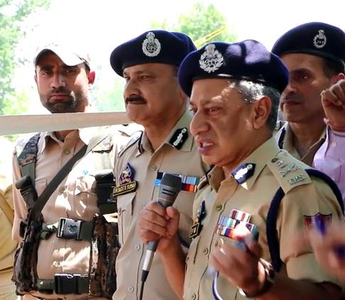 DGP rewards brave heart policeman for thwarting weapon snatching bid
