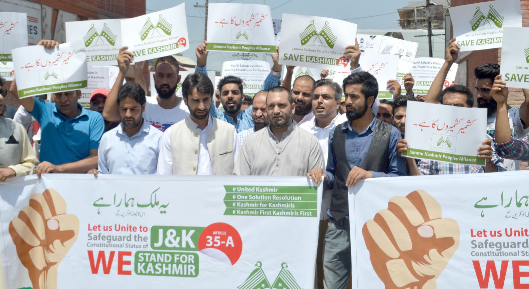 Police foils JKPA’s protest against removal of Article 35-A