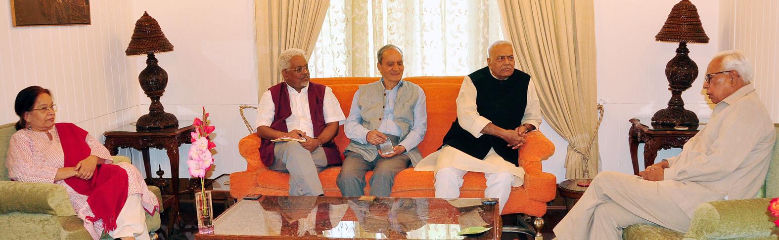 Yashwant Sinha meets Governor