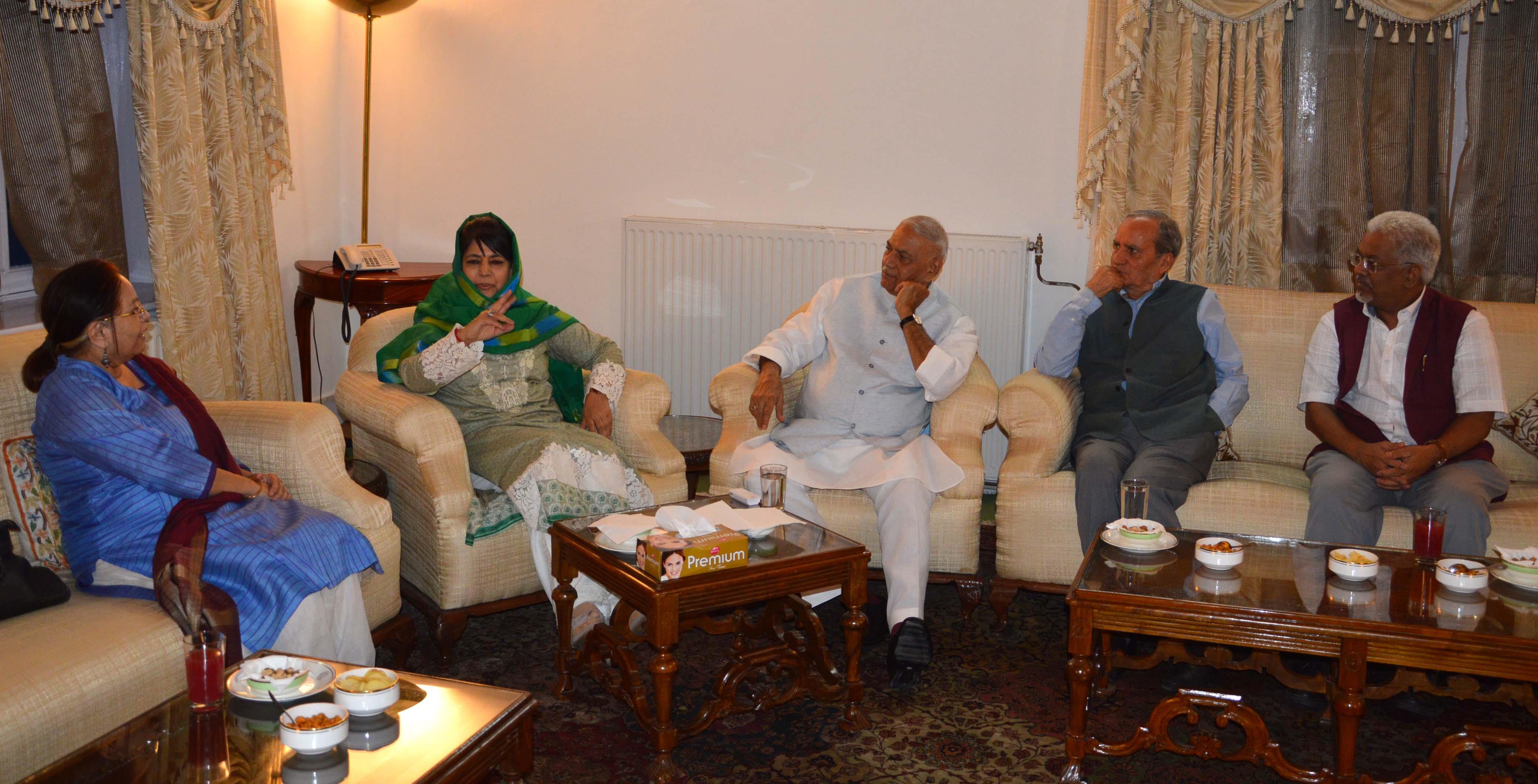 Yashwant Sinha led delegation meets CM