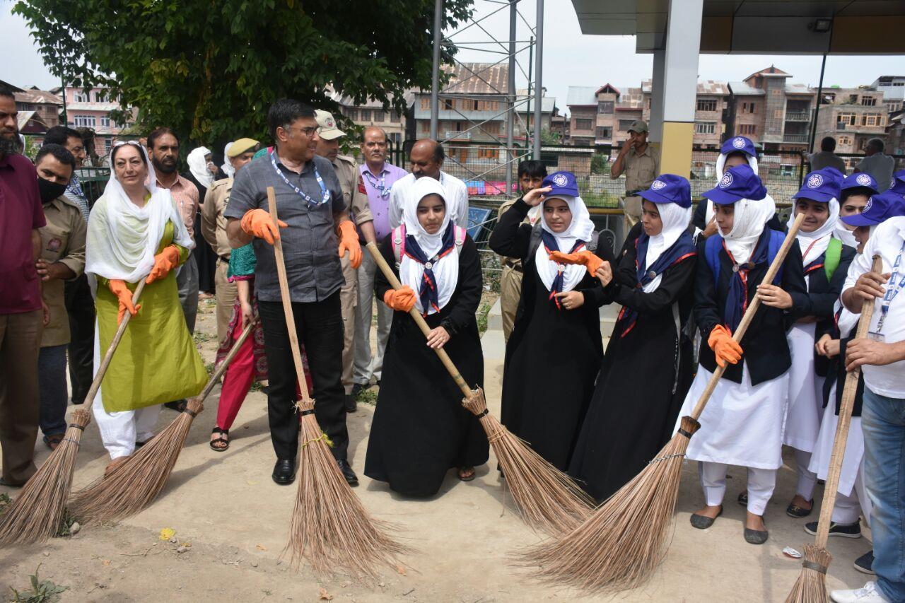 SMC Commissioner kick starts Mega Cleanliness Drive
