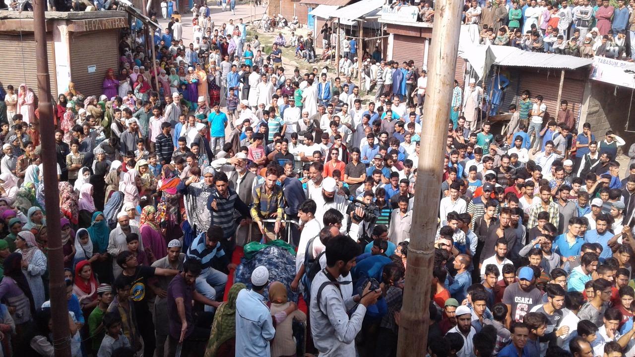 Violent clashes breakout in Handwara against Shahid’s killing