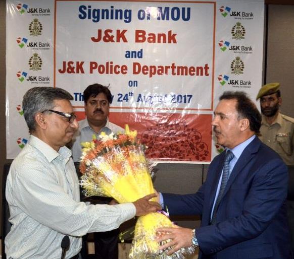 MoU signed between JK Police, JK Bank for providing preferential banking services to police personnels