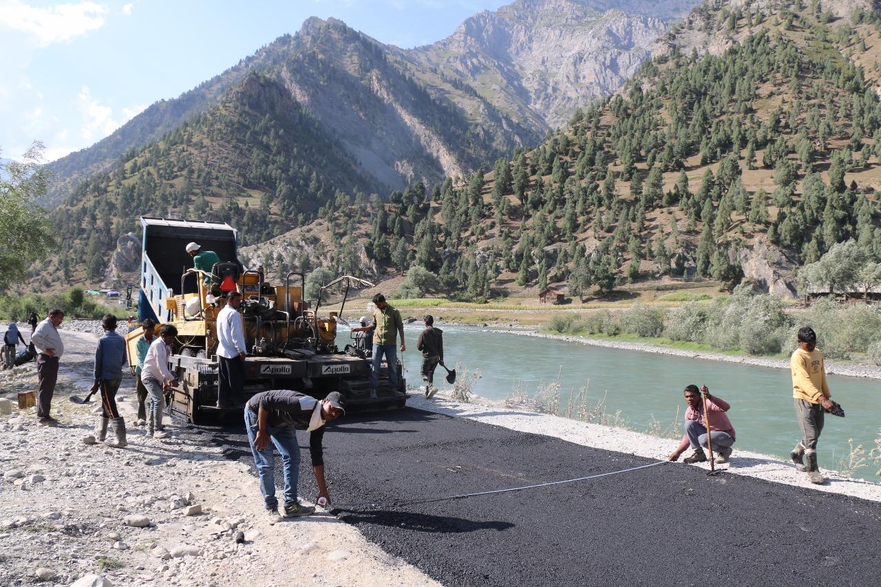 BRO works on Bandipora-Gurez Road to improve connectivity of hilly region