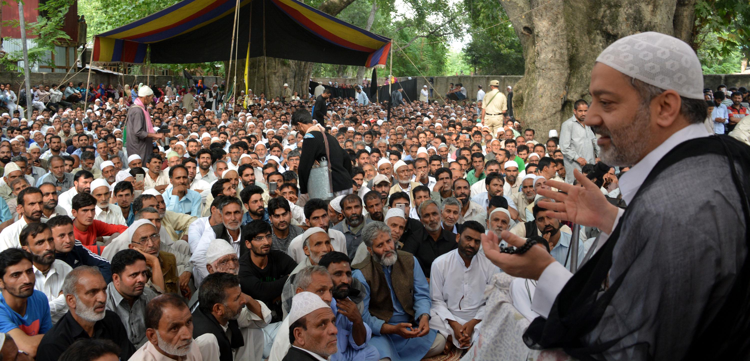 Molvi Imran Ansari addresses religious gathering at Beerwa