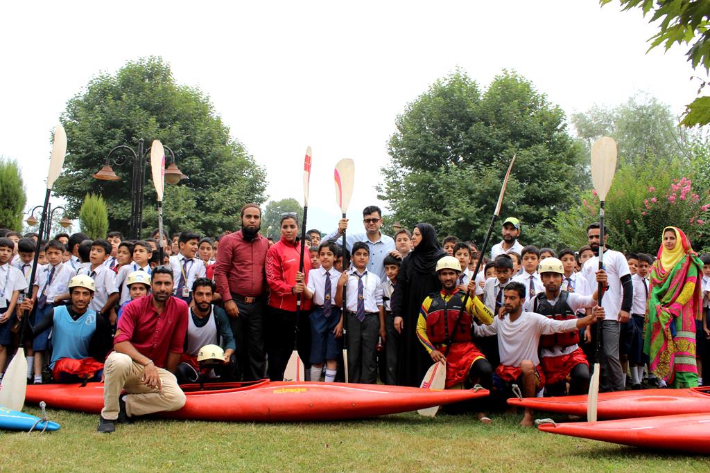 Dir Tourism inaugurates 25-day kayaking, canoeing camp at Nigeen