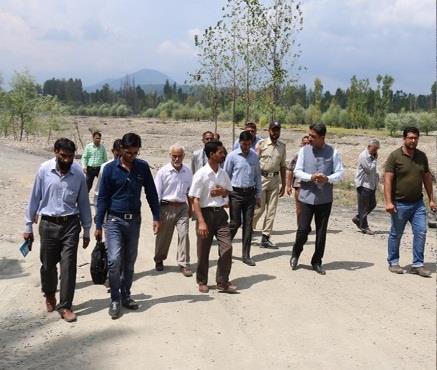 DC Kupwara bans extraction of sand, stones from Nallah Mawar